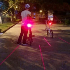 Eclairage Vélo Arrière Avec Laser Piste Cyclable Lumineuse -Point Soldes eclairage velo arriere avec laser piste cyclable lumineuse 1