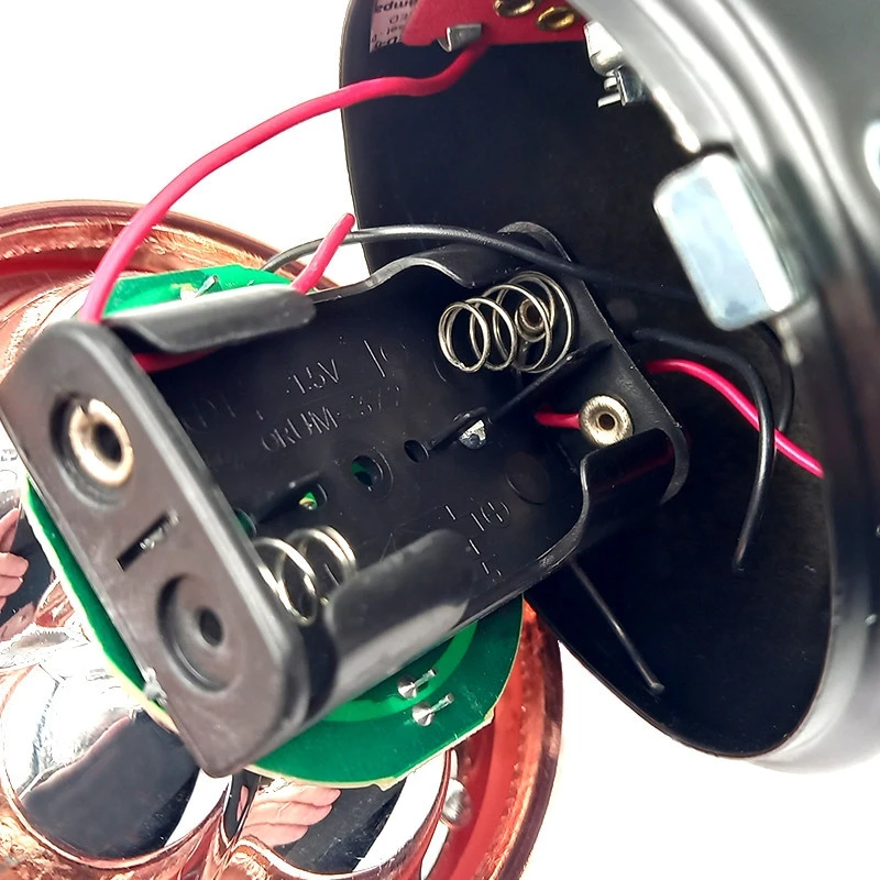 Eclairage Vélo Rétro à Pile Sur Fourche Noir Et Cuivre 7 Eclairage Vélo Rétro à Pile Sur Fourche Noir Et Cuivre – Image 5