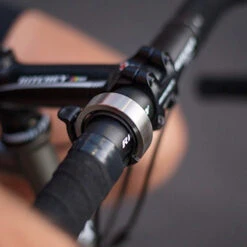 Knog Oi Sonnette Vélo Classic Large Couleur Argent -Point Soldes knog oi sonnette velo classic large couleur argent 3