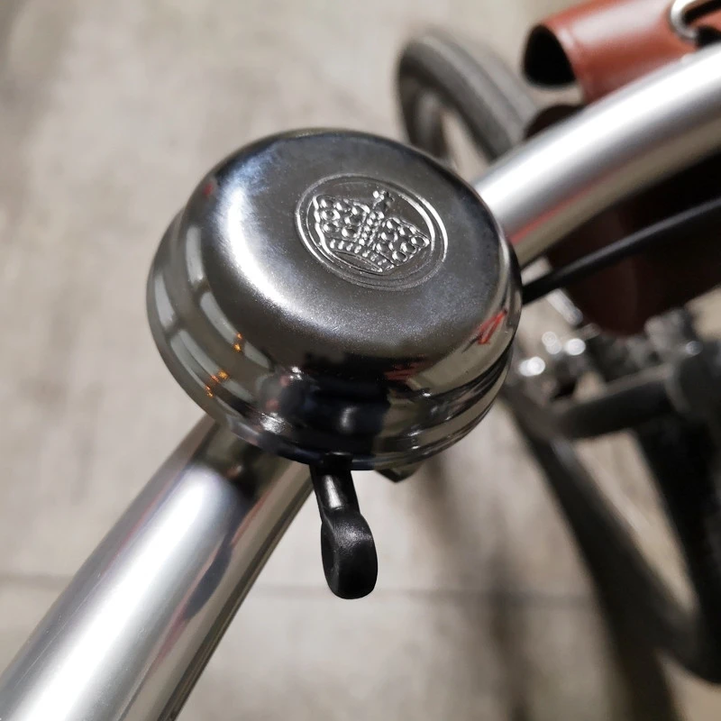 Point Sonnette Vélo Vintage Métal Argenté Motif Couronne 4 Point Sonnette Vélo Vintage Métal Argenté Motif Couronne – Image 2